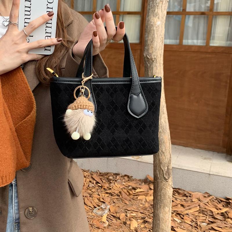 

Изысканная сумка All-match 2024 осень и зима новая высококачественная текстура нишевая корейская сумка-ведро через плечо для женщин чёрный