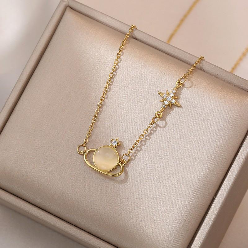 Women's Fashion Heart Pendant Necklace - Elegant, Simple Design, Versatile Clavicle Chain Jewelry