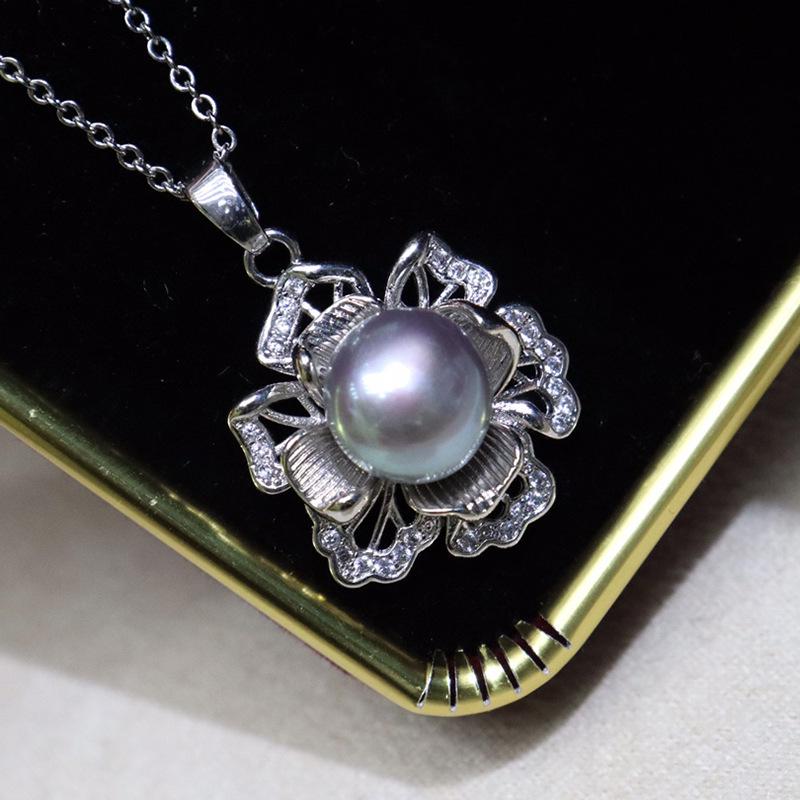 3D Flower Freshwater Pearl Pendant Necklace for Women, 18K Gold-Plated, 8-9mm, Elegant Clavicle Chain.