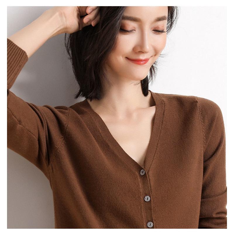 Women's Solid Color Fashion V-neck High-end Knitted Cardigan Short Style, 2025 Spring and Autumn New Women's Korean Long-sleeved Top