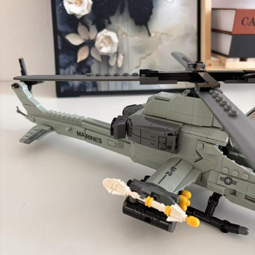 Helicopter Building Block Set, Diy Assembly Model, Doors Can Be Opened, Wings Can Be Rotated, Christmas, Halloween, And Birthday Surprise Gifts