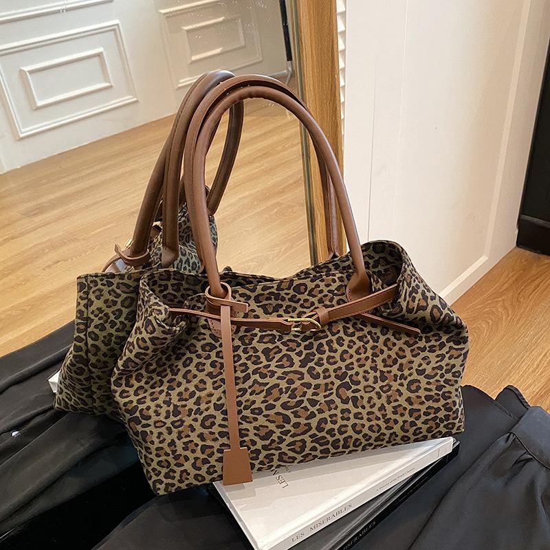 

Новая сумка, сумка на плечо с леопардовым принтом, женская контрастная сумка под мышкой, высококлассная сумка-тоут, женская сумка. зелёный