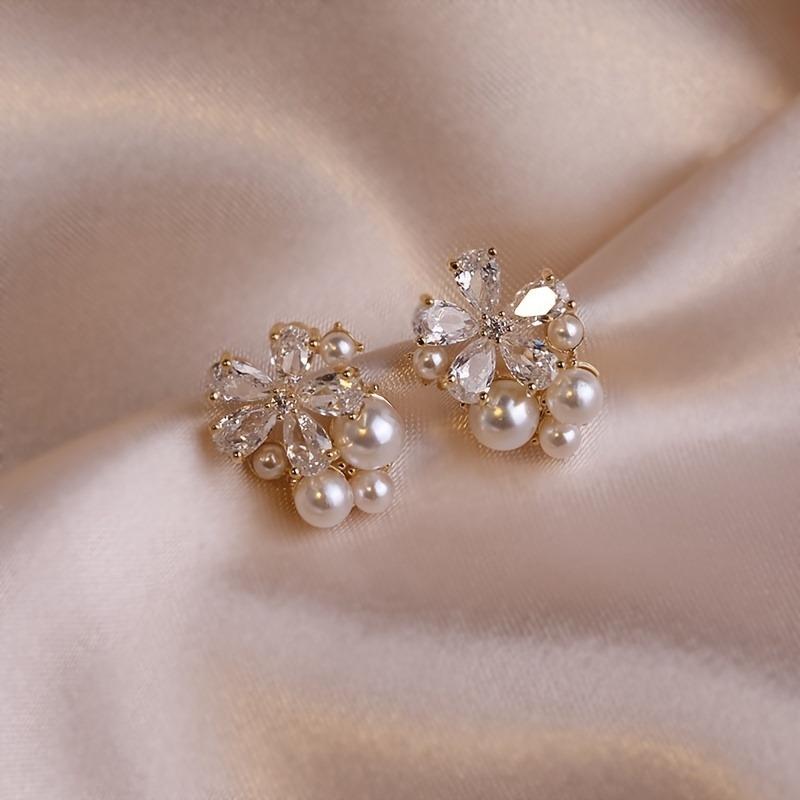 Stylish And Versatile Five-Petal Flower Stud Earrings, Small And Easy Imitation Pearl Earrings