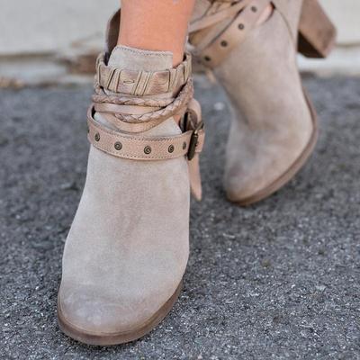 Botas cortas de diseño europeo y americano para otoño/invierno con hebilla metálica. Botas de mujer a la moda. Zapatos de plataforma para mujer.