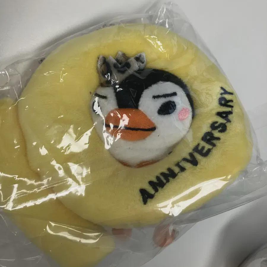 

Junho 10th Anniversary Peng Peng Yi Keyring