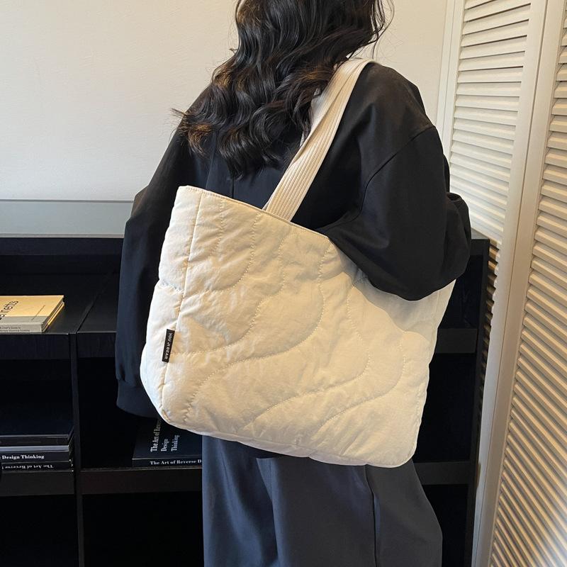 Solid color versatile quilted tote bag women's padded one-shoulder cotton jacket college student minimalist style class commuting handbag