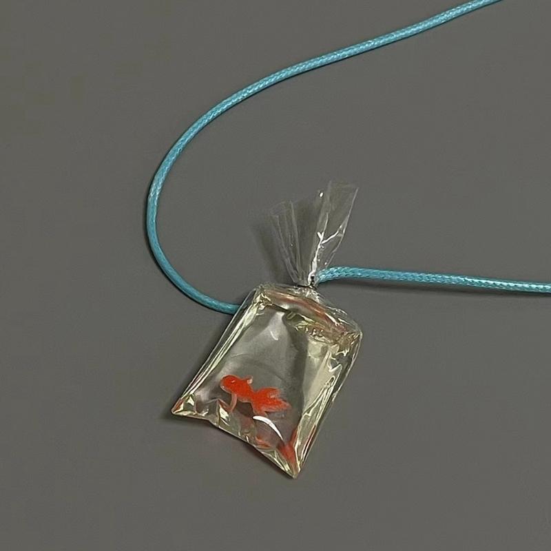 Collier Créatif Poisson Rouge Carpe Poisson Sac d'Eau Transparent Pendentif Poisson Colliers Chaîne de Clavicule Porte-Bonheur Japonais Collier