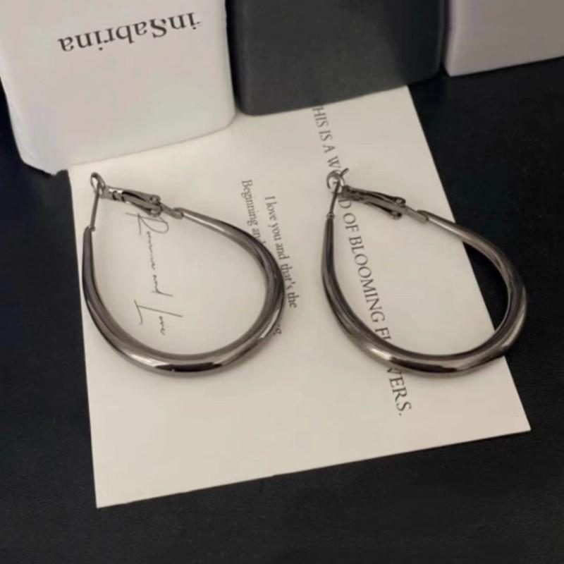 

Korean water drop earrings, earrings, cold wind niche earrings, women s metal fashion earrings.