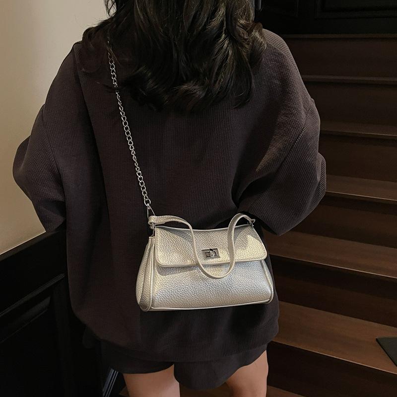 Fashion underarm bag women's 2025 new versatile commuter shoulder bag premium small square bag chain messenger bag