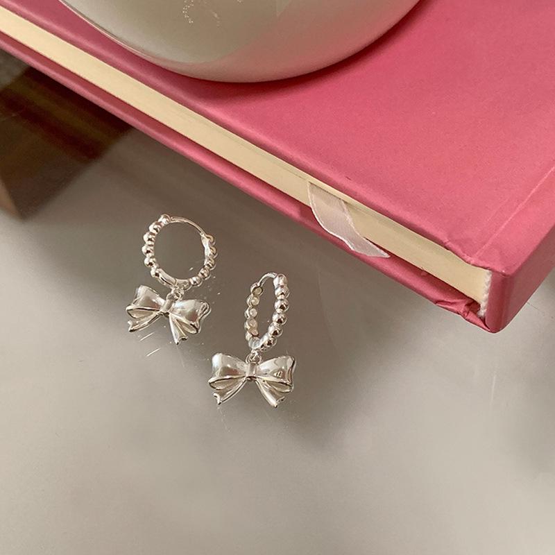 Exquisite Girlish Bow Ear Cuffs: Three-Dimensional, Cute, and Sweet Fashion Earrings for Women with Unique Style and Flair