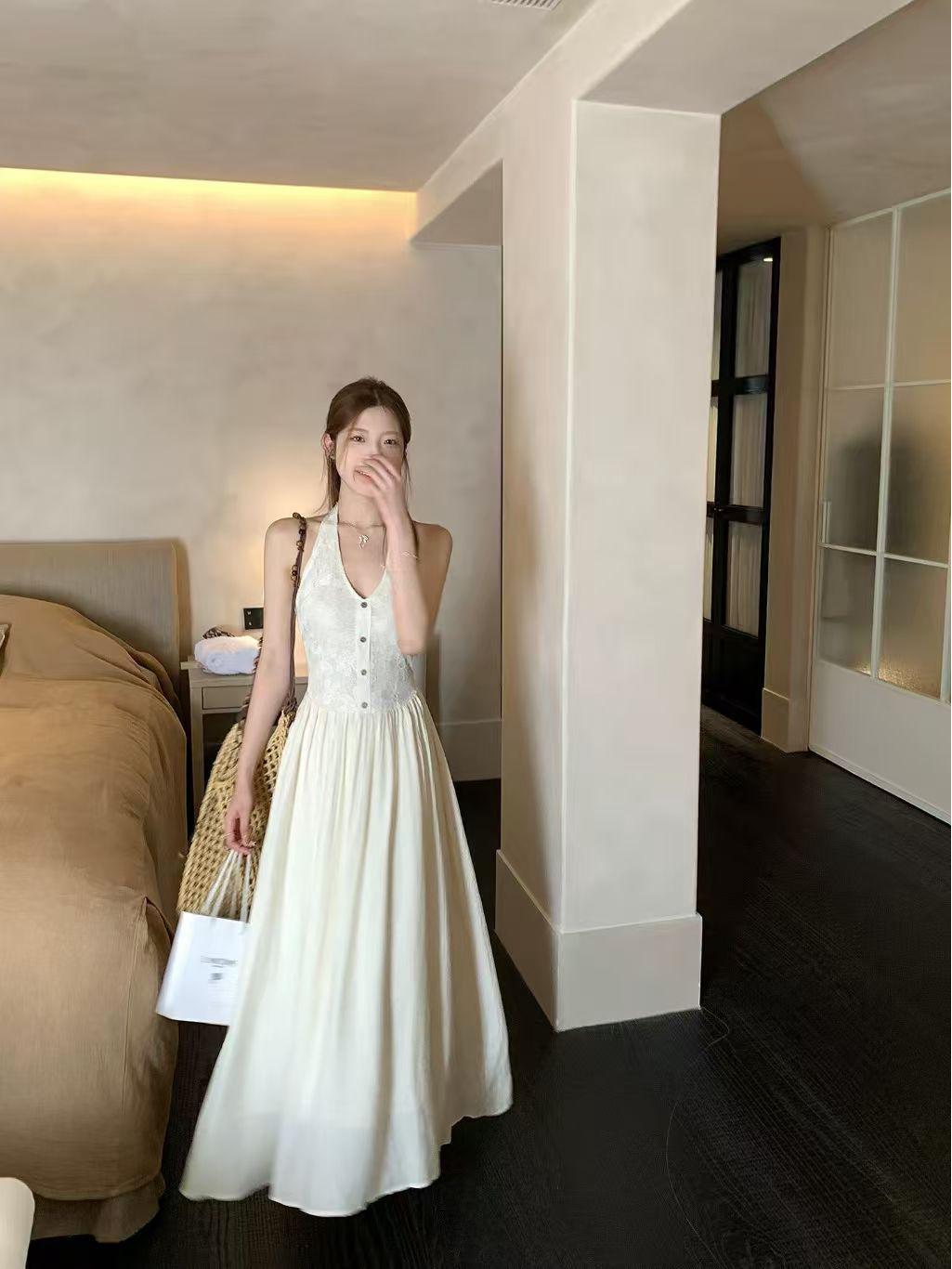 

Gentle Style V-neck Halter A-line Maxi Dress One Size off білий колір