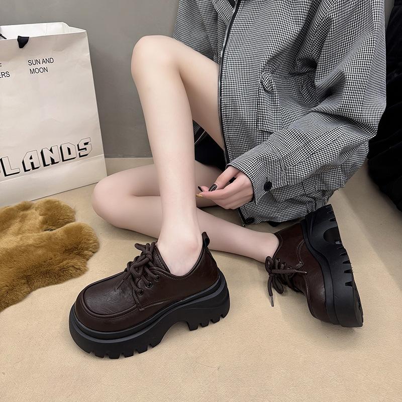 Damen-Lederschuhe mit dickem Absatz und Plateau im britischen Stil, neu für Frühling und Herbst 2025, mit Rock, runder Zehenpartie, Schnürung, Mary-Jane-Pumps