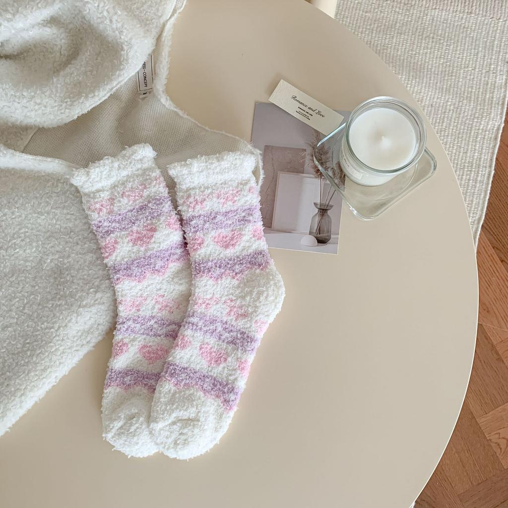 Autumn and winter new Fair Island coral fleece socks female cartoon cute medium tube socks home thickened warm sleep socks
