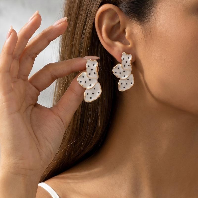 1 Pair Dripping Oil Irregular Petal Stud Earrings for Women Elegant Floral Design Anti-allergy Business Casual Wear Jewelry