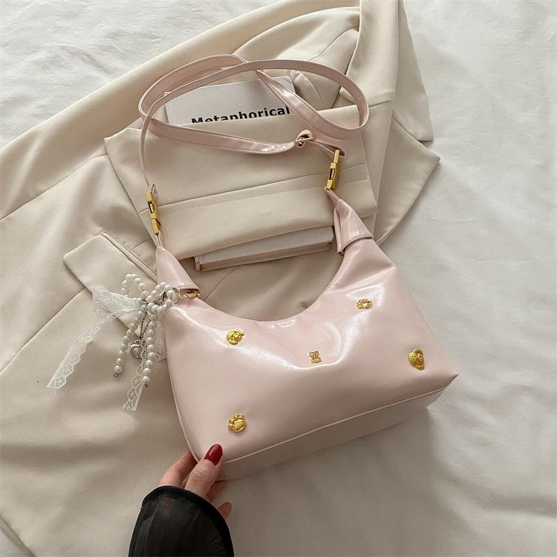 Super fire small bag women 2025 new foreign versatile messenger bag popular this year Korean women's dumpling bag