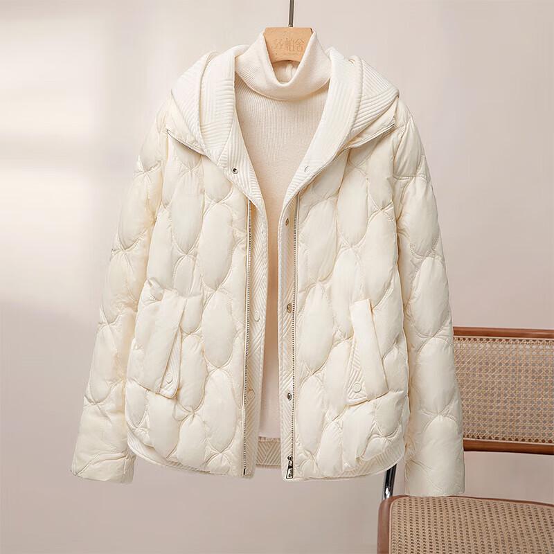 

Женский пуховик с капюшоном, имитирующий двойку M