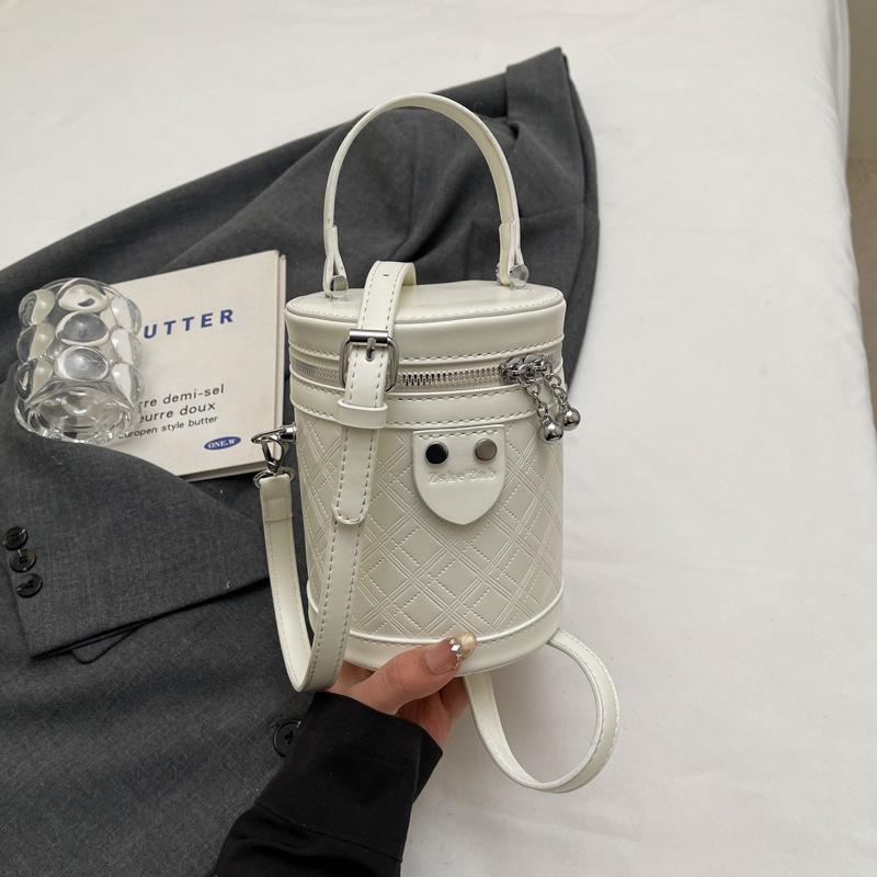Korean version of high-value simple handbag bag women's 2025 summer new fashion niche casual messenger bucket bag