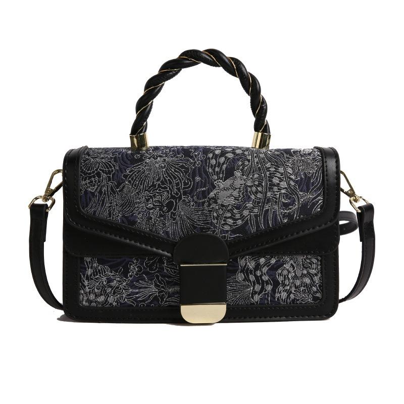 

New summer handbag messenger bag texture niche design small square bag women s bag shoulder bag fashion one size fits all чорний