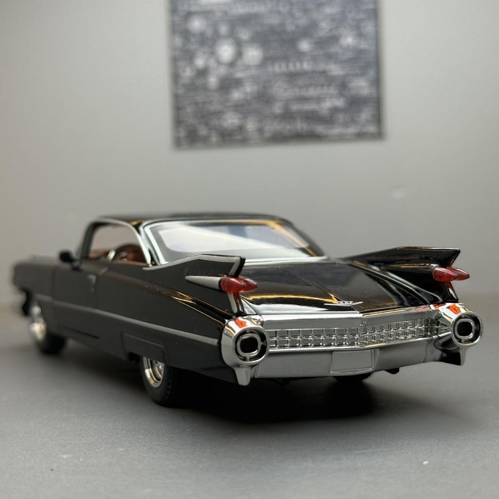 Simulation 1:32 Cadillac Rocket Simulation Sound and Light Alloy Car Model Car Decoration Gift Collection High Detail Toy