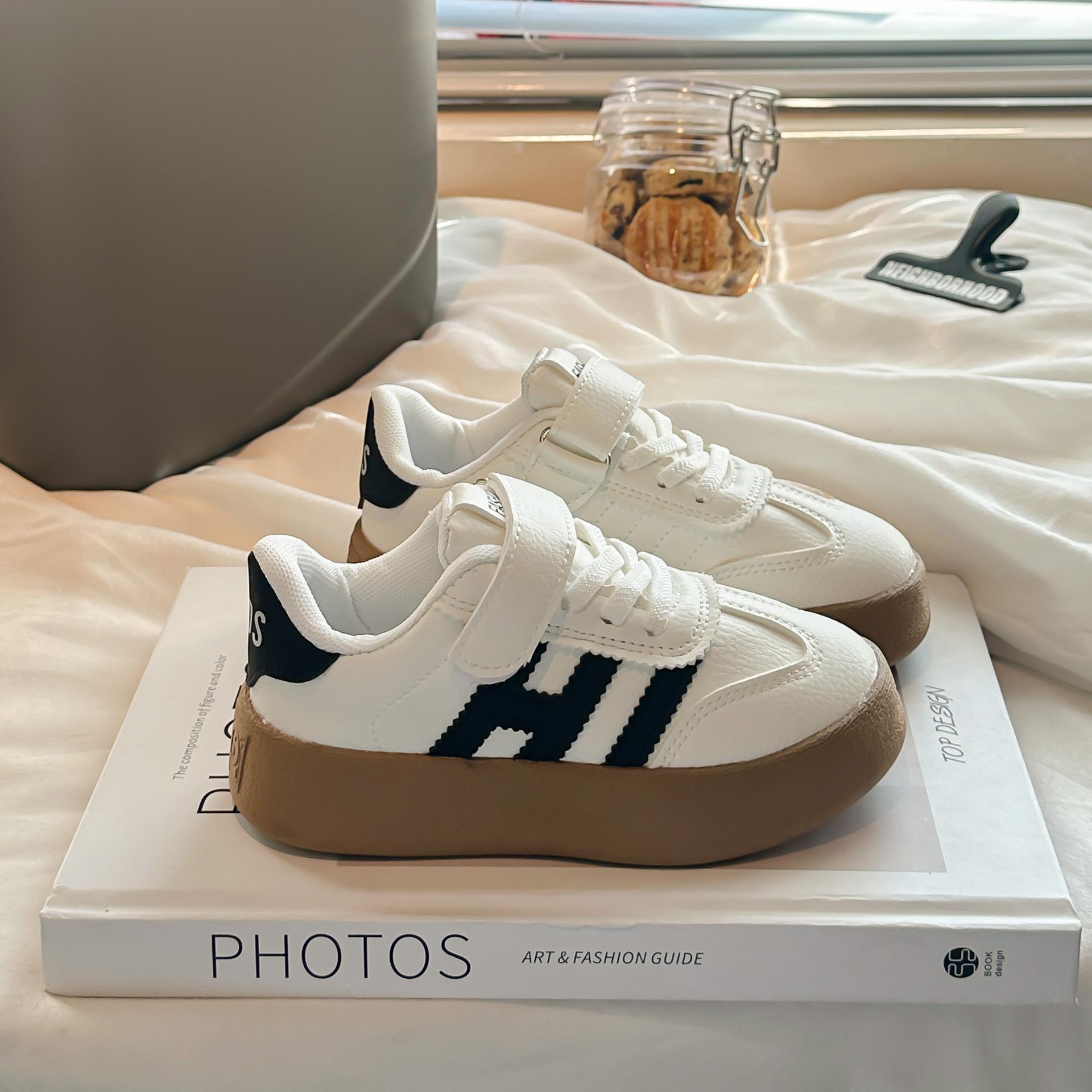 

Children s little white shoes 2025 spring and autumn new boys sports shoes girls non-slip casual thick-soled low-top board shoes 26
