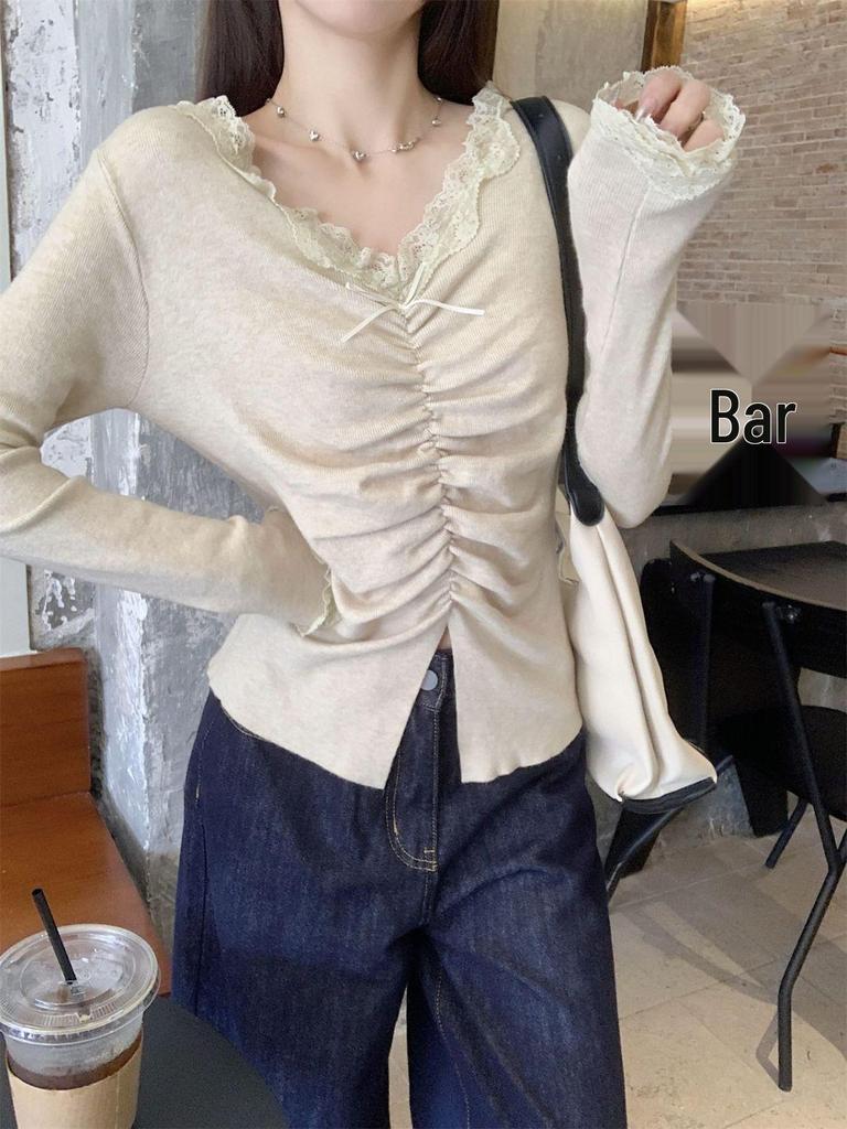 Women's V-Neck French Lace Patchwork Pleated Sweater for Autumn/Winter