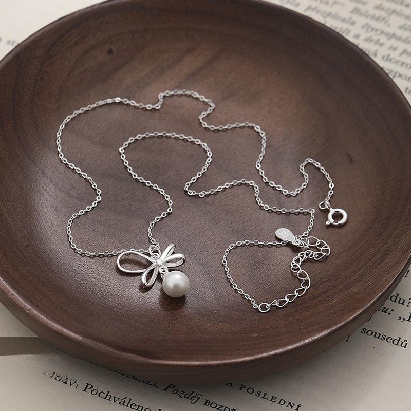 Bow Necklace Women's Light Luxury Niche Neck Chain Advanced Design Smart Clavicle Chain