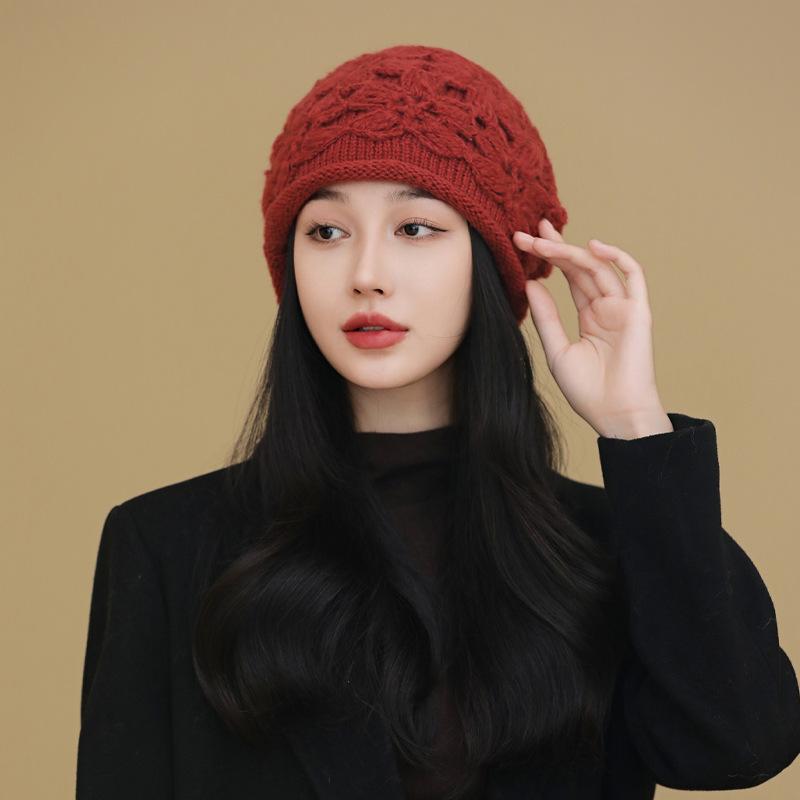 

Autumn and winter handmade crochet hat women s versatile warm soft flower pullover hat double-layer knitted wool hat head hat 52-56cm чорний