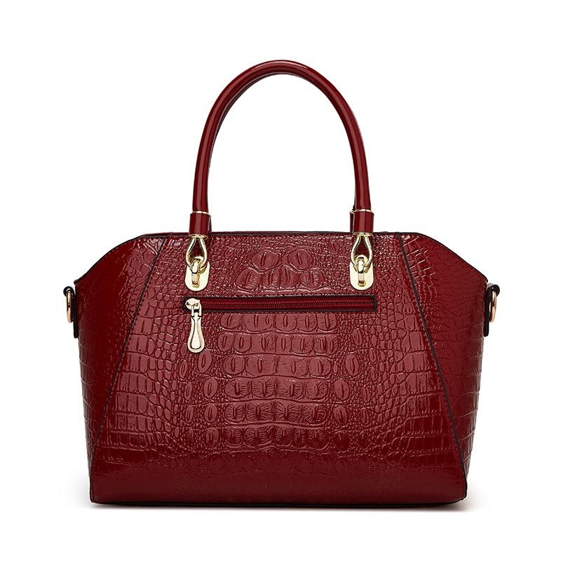 A Unique Shoulder Bag for Women Classic Lacquer Skin Shiny Crocodile Designer Portable Luxury Bag Simple and Elegant Elegant Clothing