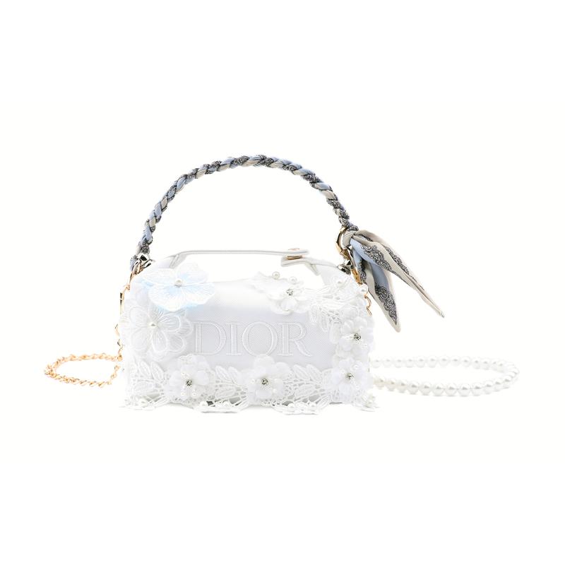 

DIOR [Customized cosmetic bag] Silver Vine Mantra, Glazed Butterfly Dream, Noble Star Gauze Flower Cage, Elegant Canvas, Portable Handbag, White серебряный