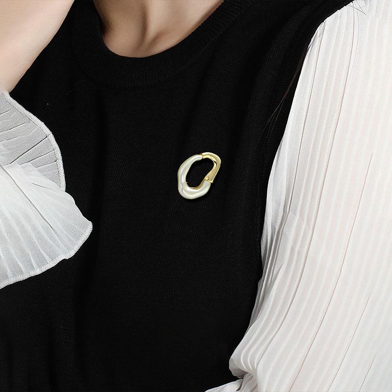 Simple fashion temperament special-shaped brooch high-end exquisite corsage jacket cardigan pin