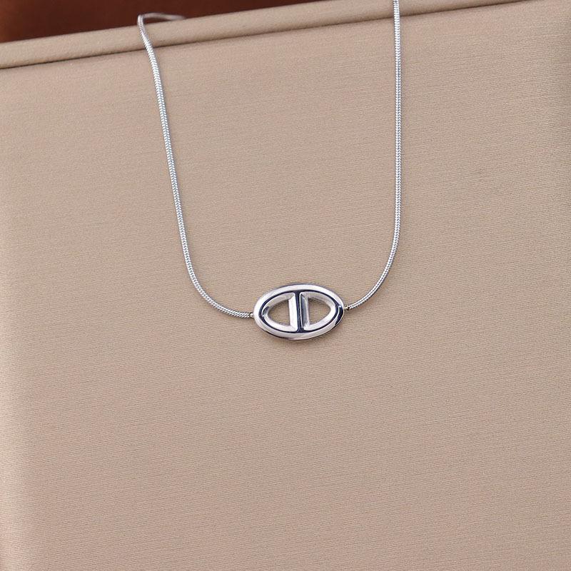 

Ожерелье из нержавеющей стали и титановой стали для женщин East Gate Light Luxury Niche, универсальная цепочка из змеиной кости