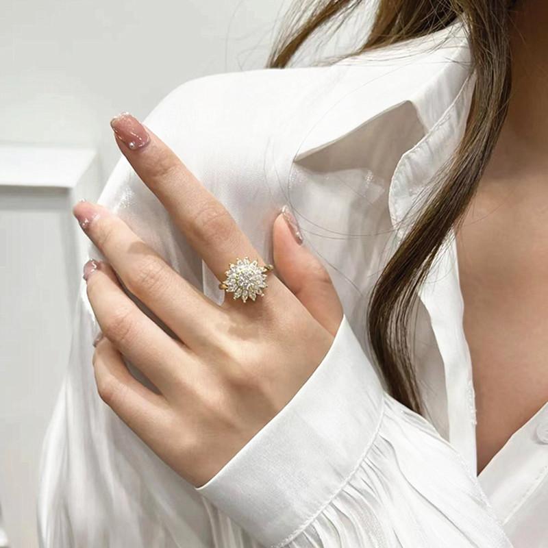 European and American Fashion Sunflower Open Ring for Women To Relieve Anxiety and stress360°Rotating Flower Ornament Birthday Gift for Girls and