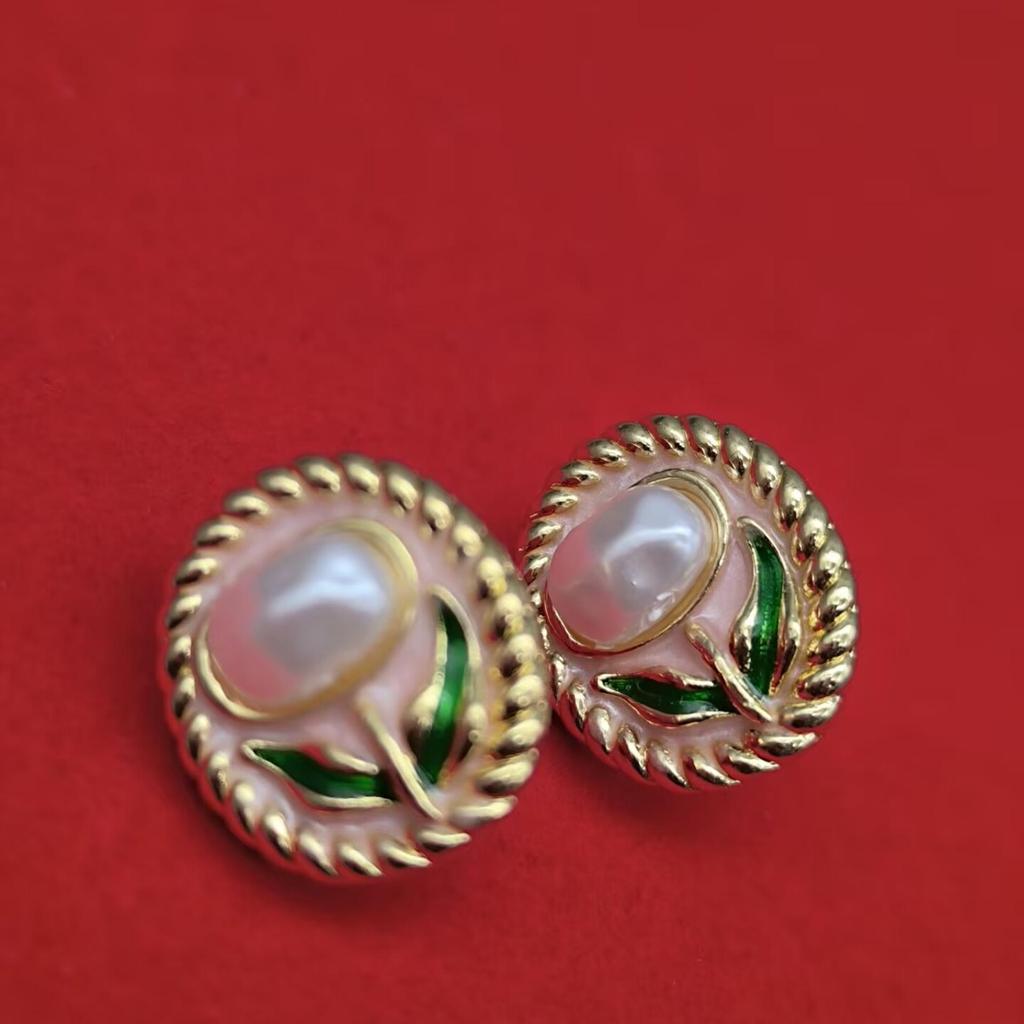 Women's Retro Pearl Flower Earrings - French Oil Painting Style, Versatile and Elegant for Daily Wear