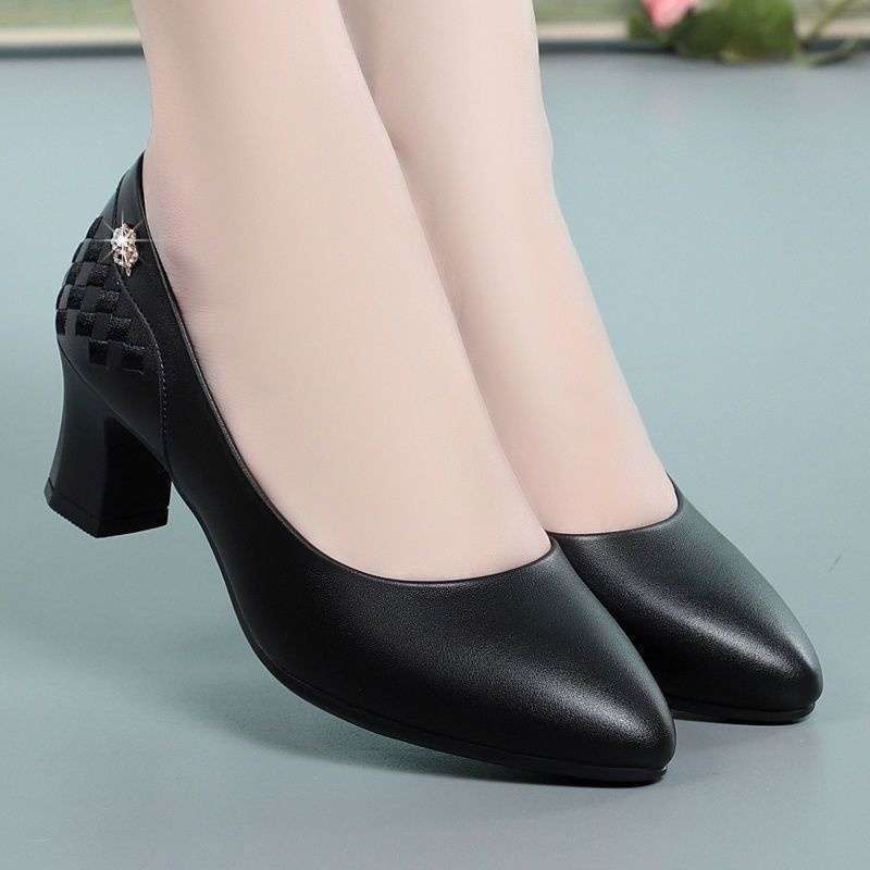 Work Shoes Versatile Medium Heel Single Shoes Women's 2025 Spring New Leather Shoes Pointed Thick Heel Versatile Shallow Mouth Women's Shoes