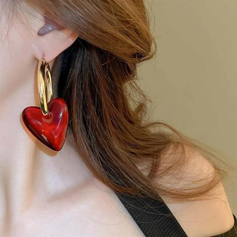 Elegant Red Heart Drop Earrings for Women Exaggerated Resin Large Love Round Ear Buckle Earrings Vintage Jewelry Accessories