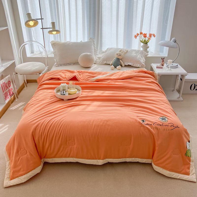 Muxinzi Camellia Plush All-Season Quilt