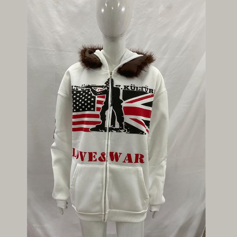 A casual and personalized printed plush hooded sweatshirt with trendy and fashionable women's edges for autumn and winter