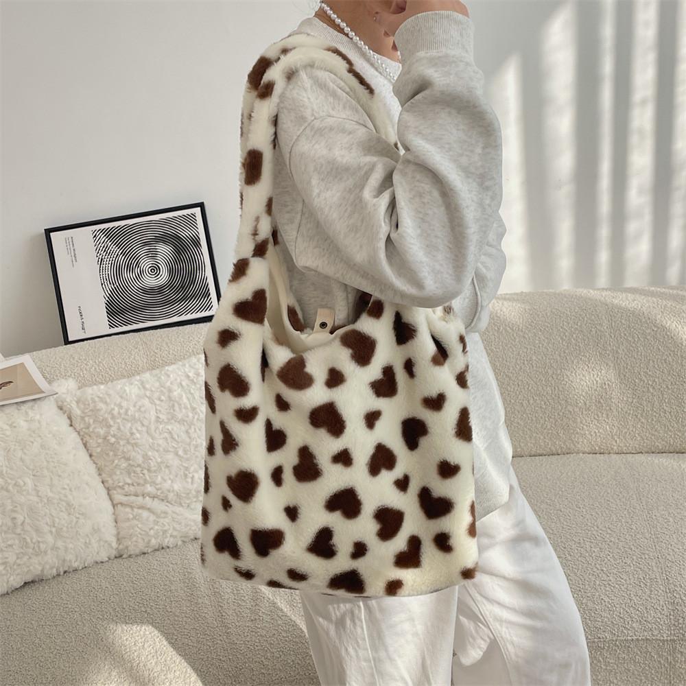 Chic And Cozy Heart Print Plush Tote Bag With Dual Straps For Casual Outings