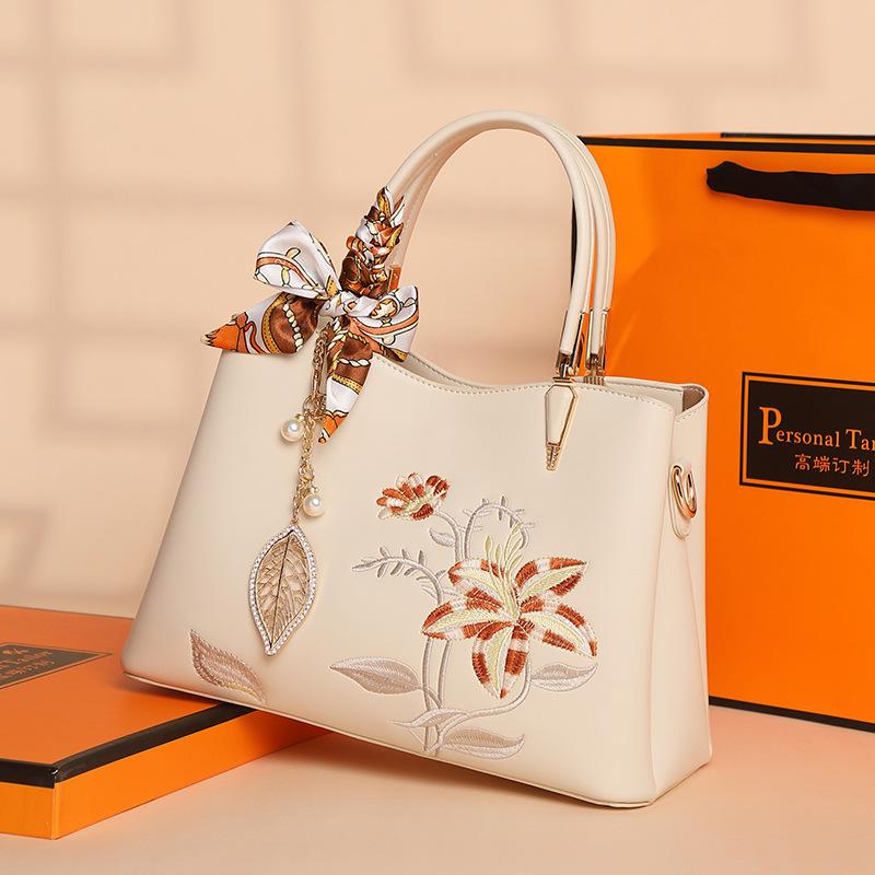 New Chinese-style embroidered Mother's Day gift bag, fashionable and elegant mom bag, crossbody handbag for middle-aged women