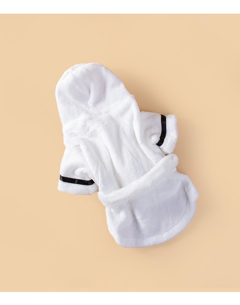 Hot-Selling Pet Robe Dog & Cat Clothing for Pomeranians