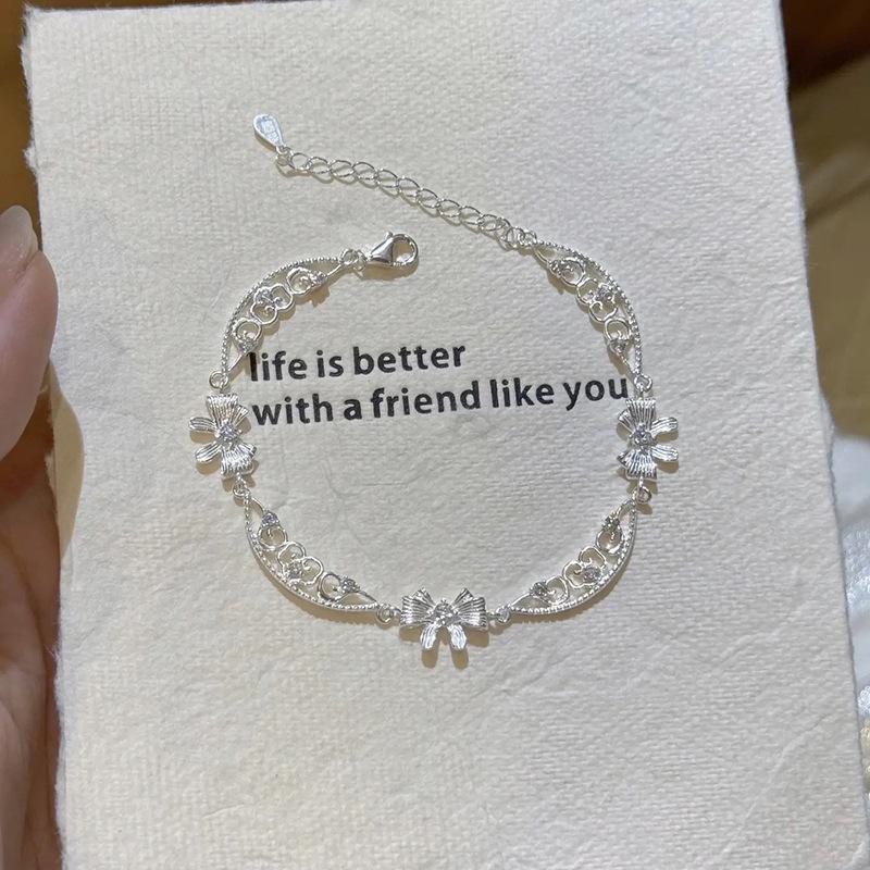 Браслет с кружевным бантом и цирконами: Элегантный браслет высокого класса для женщин