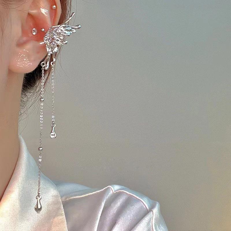 Punk White Liquid Metal Butterfly Pearl Long Tassel Ear Cuff Female Fashion Trendy Design No Piercing Clip On Earring Jewelry