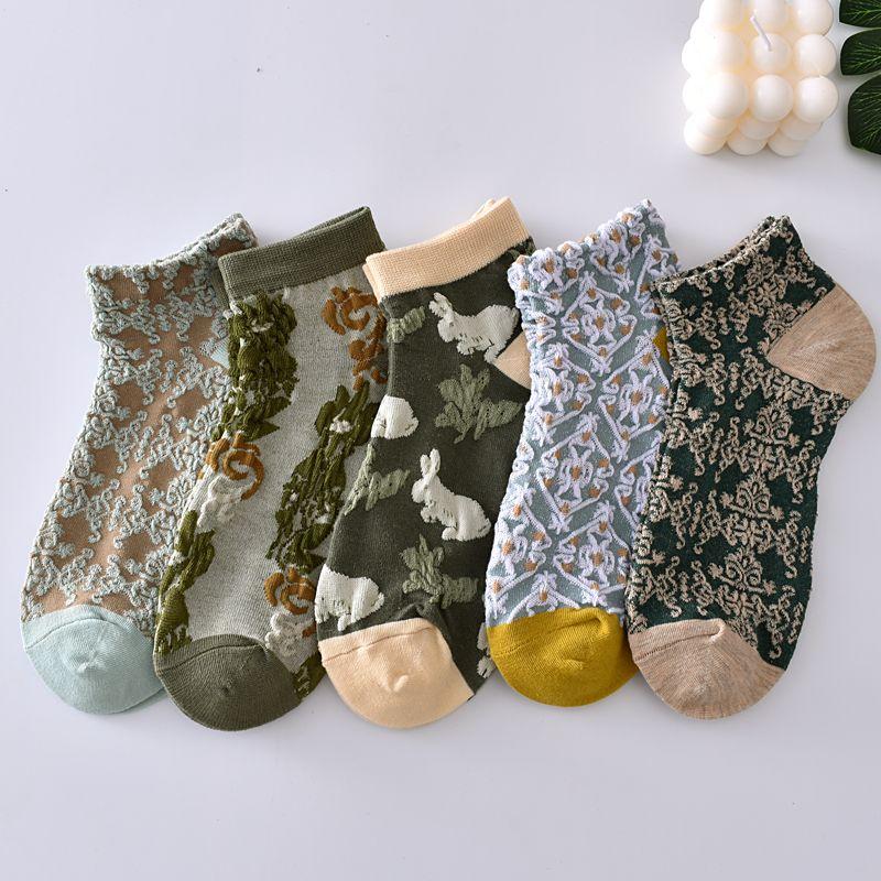 5/6PCS Hot Selling Woman Socks Ethnic Retro Vintage Harajuku Crew Socks Flower Embroidery Fashion Japanese Kawaii Cute Socks Women Gift