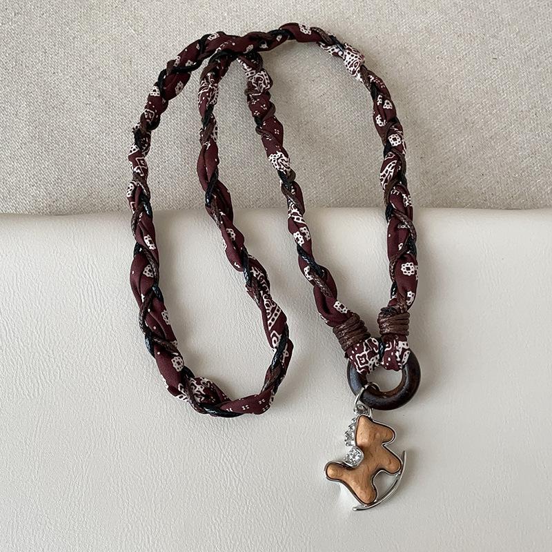 

Cute Vibrant Spotted Natural Stone Beads Wooden Lovely Horse Pendant Necklaces For Women Adjustable Snake Chain Choker тёмно-рыжий
