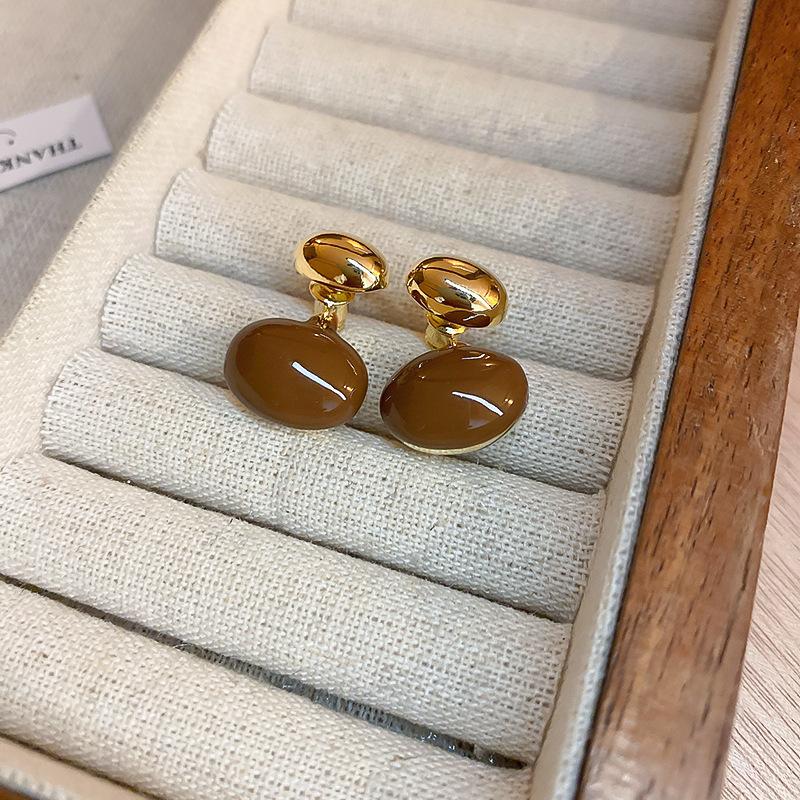 Maillard coffee color geometric earrings 2025 light luxury high-end temperament stud earrings niche retro style earrings