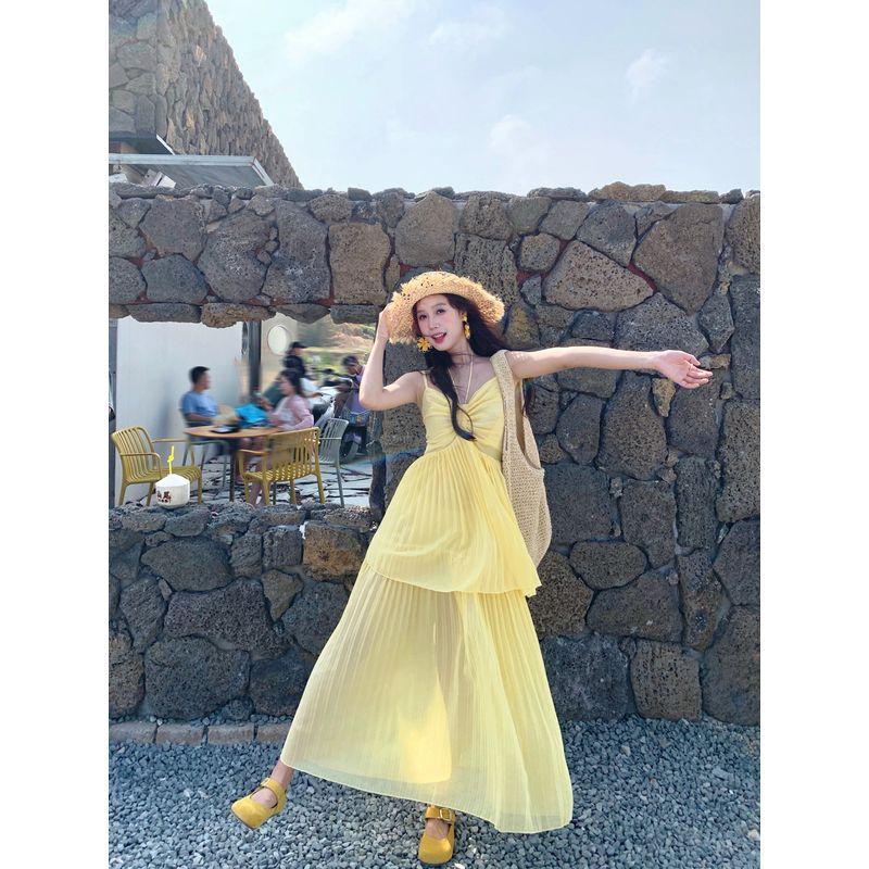 Kumikumi Holiday Style Yellow Design Sense Pleat Hanging Neck Sling Dress Women Summer French style Slim fit Long dress