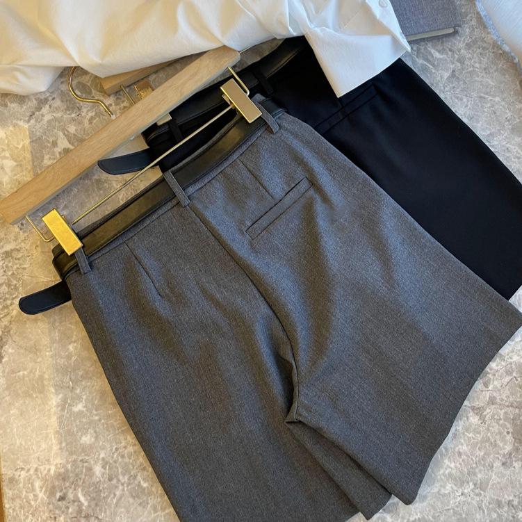 Okamžitě šik: Vysoce kvalitní dámské ležérní šortky áčkového střihu s rovnými nohavicemi.