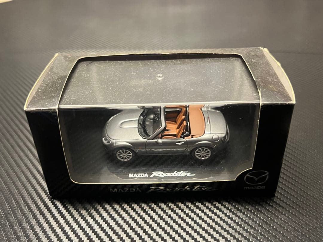 [Б/У] Мазда Родстер миниатюрная модель в масштабе 1/43, бонус от дилера