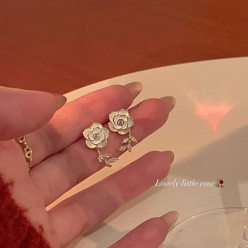 S925 Silver Needle Small Fresh Versatile Flower Stud Earrings Women's Light Luxury Niche Premium Pearl Earrings