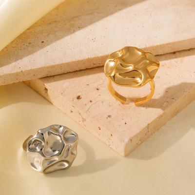 Stilvoller Europäisch-Amerikanischer Geometrischer Rhombus Ginkgo Ring in Vergoldetem Gebürstetem Edelstahl